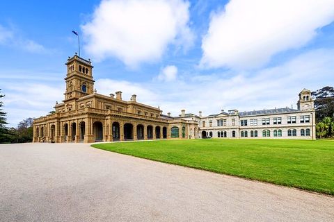 Height safety work at Werribee Mansion